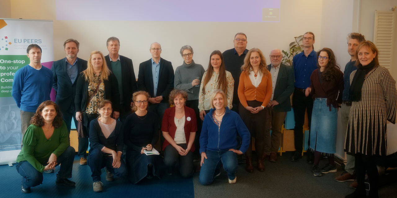 A találkozón résztvevők csoportfotója