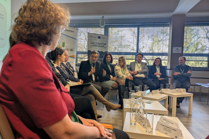 Kerekasztal beszélgetésen résztvevőkről készült kép