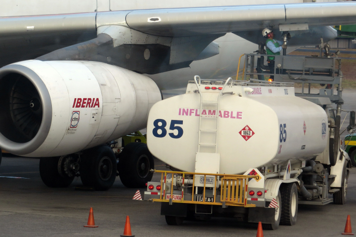 Iberia A340-300 EC-IIH refueling at La Aurora Airport